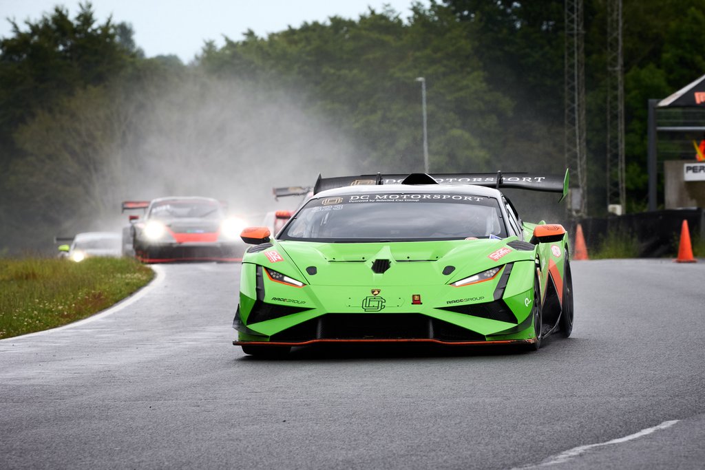 Niels Nyboe mestrede både regnen og sin grønne Lamborghini racer på Ring Djursland
(Foto: Ib Trebbien)